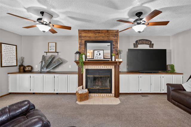 1008 Pleasant Street SE, Bondurant, IA 50035