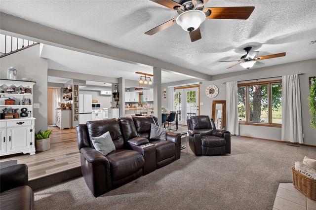 1008 Pleasant Street SE, Bondurant, IA 50035