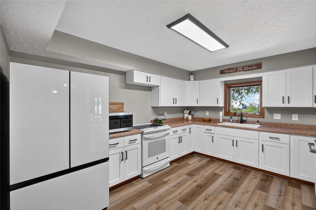1008 Pleasant Street SE, Bondurant, IA 50035