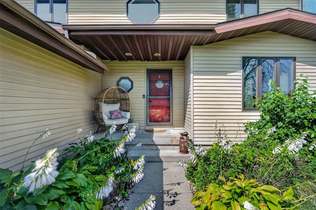 1008 Pleasant Street SE, Bondurant, IA 50035