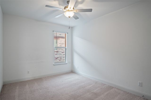 327 Coyote Creek Drive, Lavon, TX 75166