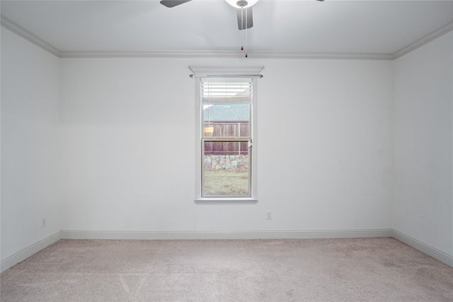 327 Coyote Creek Drive, Lavon, TX 75166