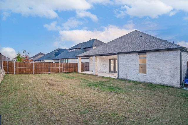327 Coyote Creek Drive, Lavon, TX 75166
