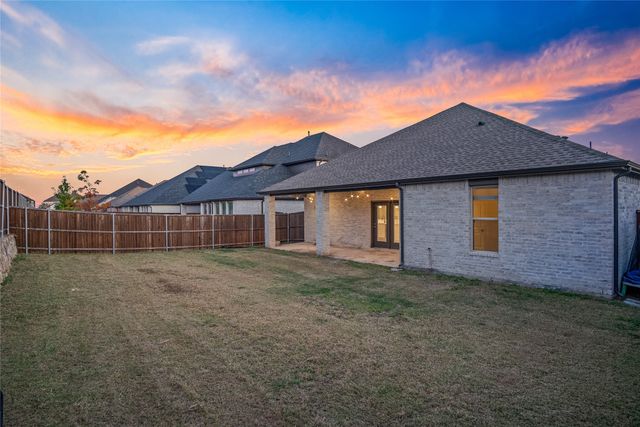 327 Coyote Creek Drive, Lavon, TX 75166