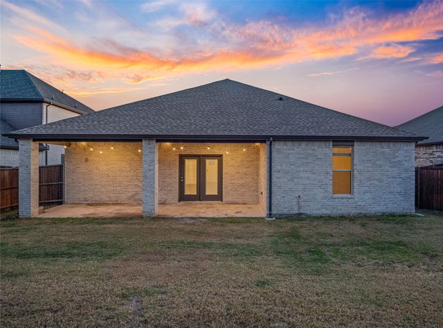 327 Coyote Creek Drive, Lavon, TX 75166