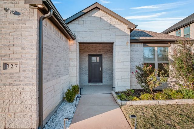 327 Coyote Creek Drive, Lavon, TX 75166