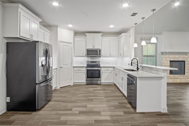 327 Coyote Creek Drive, Lavon, TX 75166