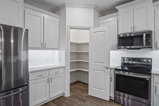 327 Coyote Creek Drive, Lavon, TX 75166