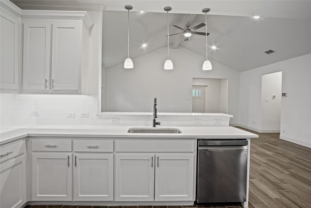 327 Coyote Creek Drive, Lavon, TX 75166