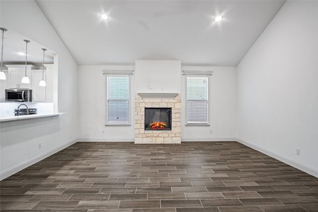 327 Coyote Creek Drive, Lavon, TX 75166