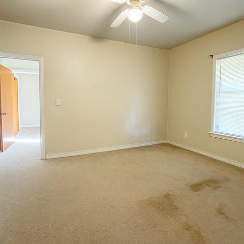 400 W Garza Street, Slaton, TX 79364