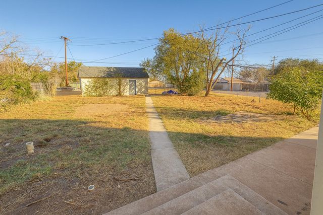 400 W Garza Street, Slaton, TX 79364