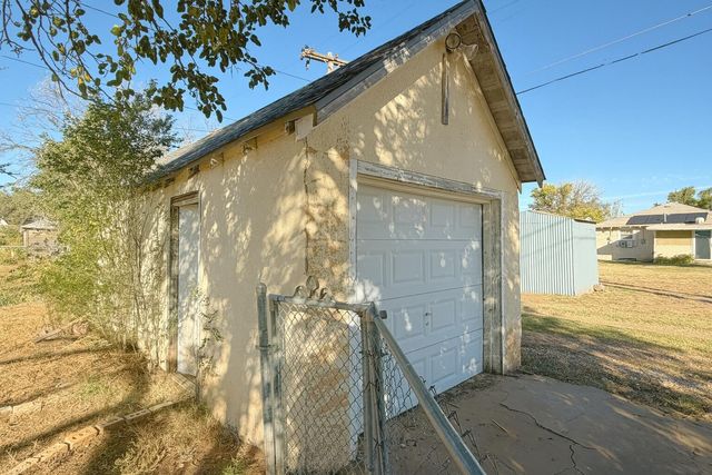 400 W Garza Street, Slaton, TX 79364
