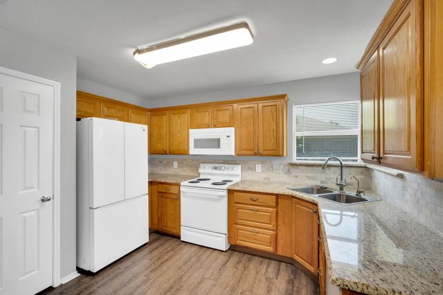 1040 Vinewood Avenue, Burleson, TX 76028