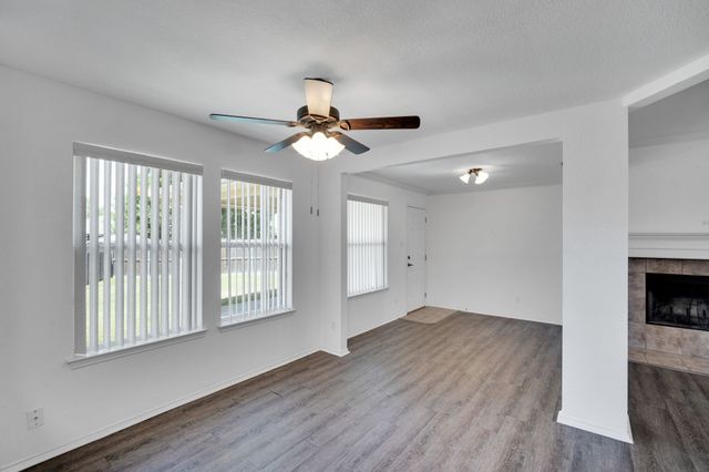 1040 Vinewood Avenue, Burleson, TX 76028