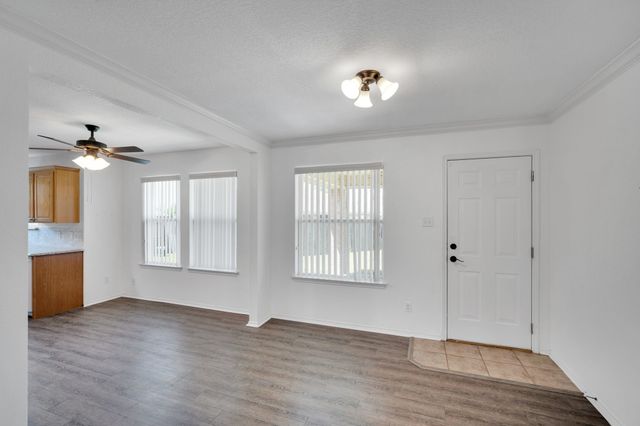 1040 Vinewood Avenue, Burleson, TX 76028