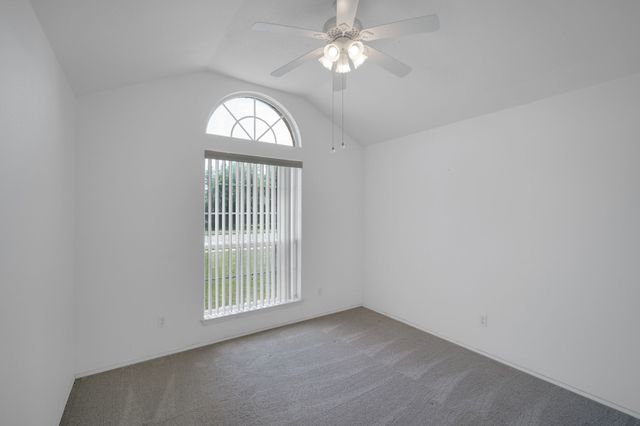 1040 Vinewood Avenue, Burleson, TX 76028