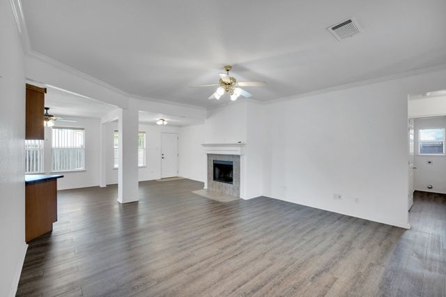 1040 Vinewood Avenue, Burleson, TX 76028