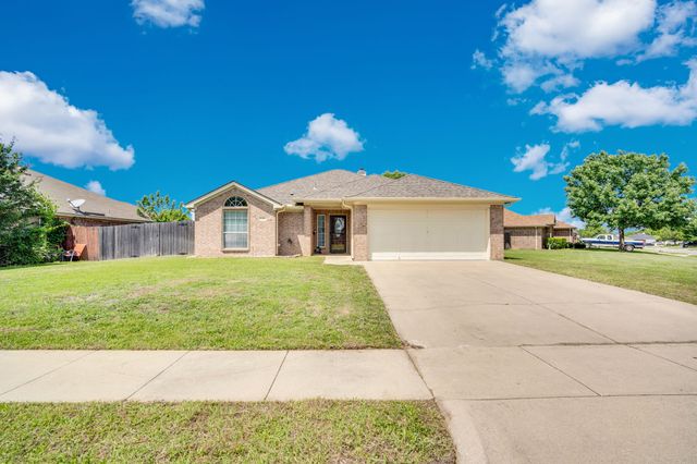 1040 Vinewood Avenue, Burleson, TX 76028