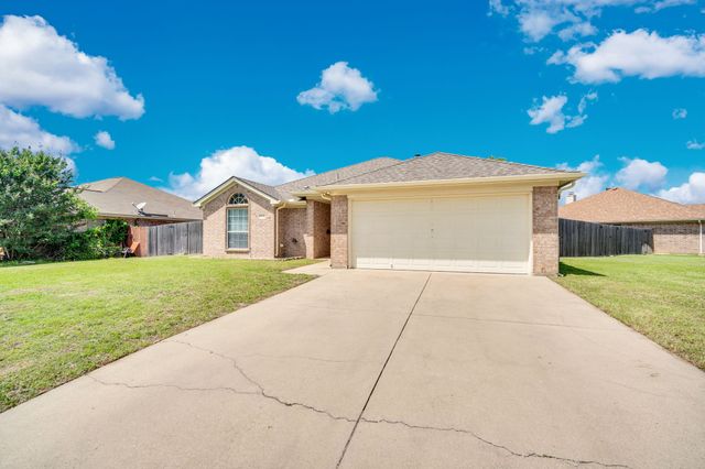 1040 Vinewood Avenue, Burleson, TX 76028