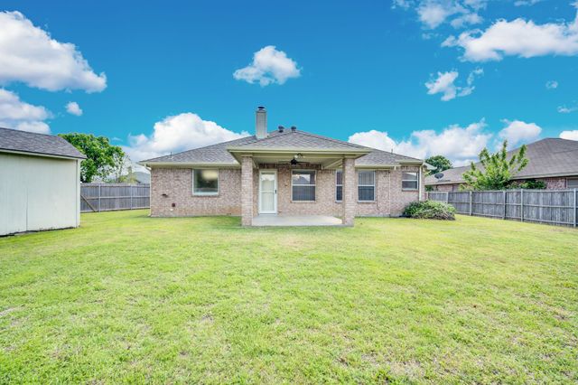 1040 Vinewood Avenue, Burleson, TX 76028