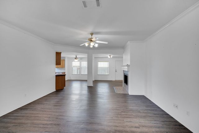 1040 Vinewood Avenue, Burleson, TX 76028