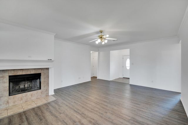 1040 Vinewood Avenue, Burleson, TX 76028