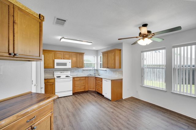 1040 Vinewood Avenue, Burleson, TX 76028