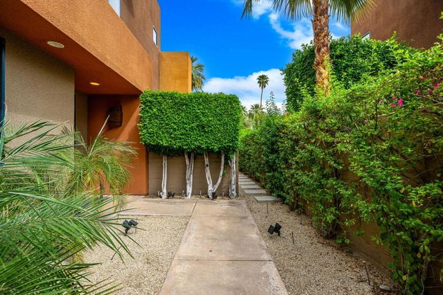 942 Alejo Vista, Palm Springs, CA 92262