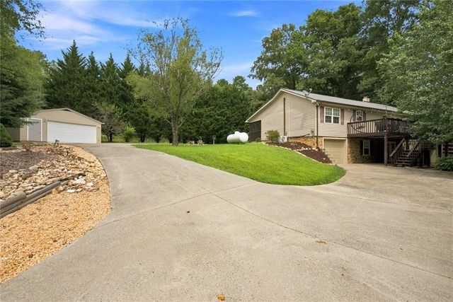 33 Pigeon Creek Drive, Blue Ridge, GA 30513
