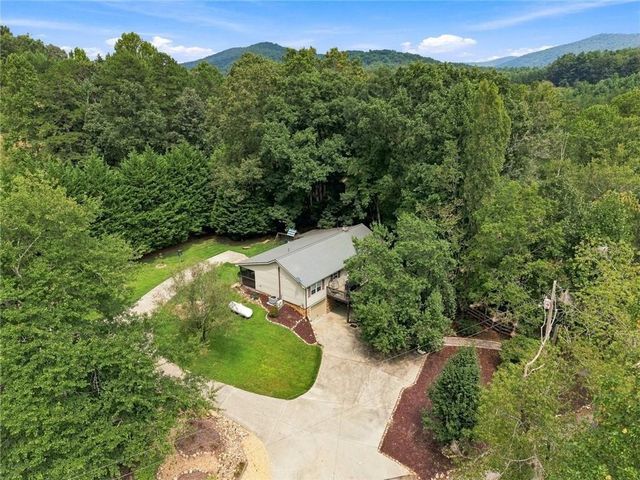 33 Pigeon Creek Drive, Blue Ridge, GA 30513