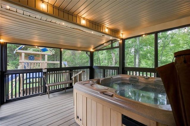 33 Pigeon Creek Drive, Blue Ridge, GA 30513