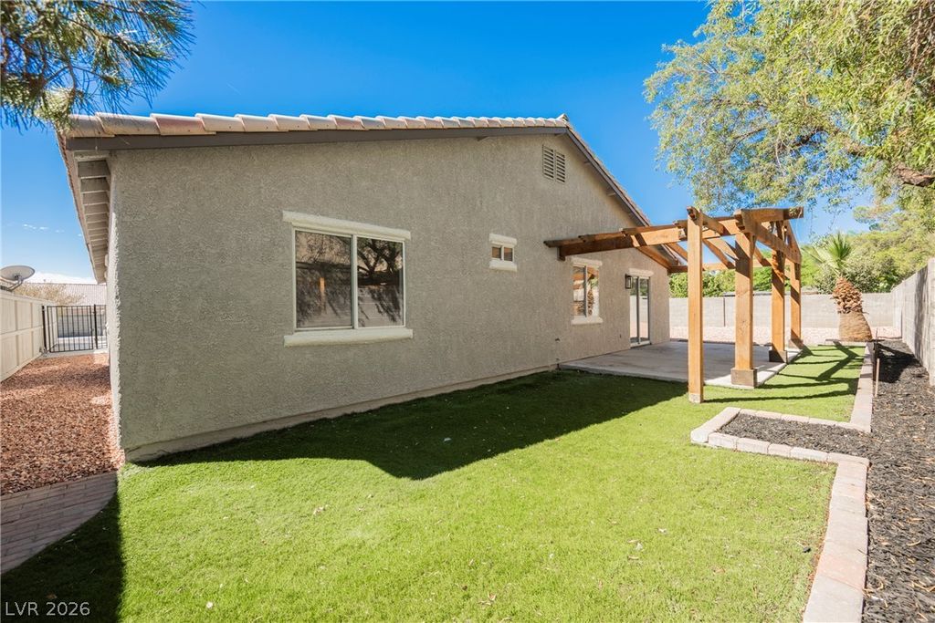 4022 Dripping Springs Avenue, North Las Vegas, NV 89031 — photo 4