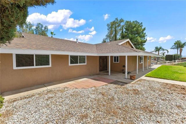 5760 Avenue Juan Bautista, Riverside, CA 92509
