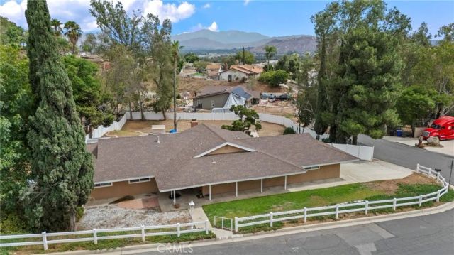 5760 Avenue Juan Bautista, Riverside, CA 92509