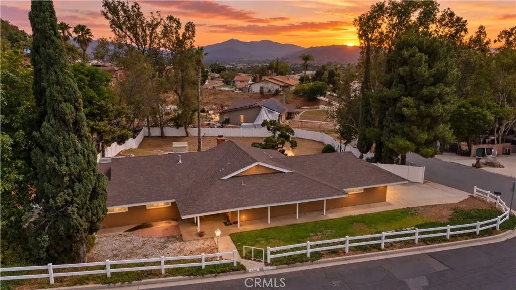 5760 Avenue Juan Bautista, Riverside, CA 92509
