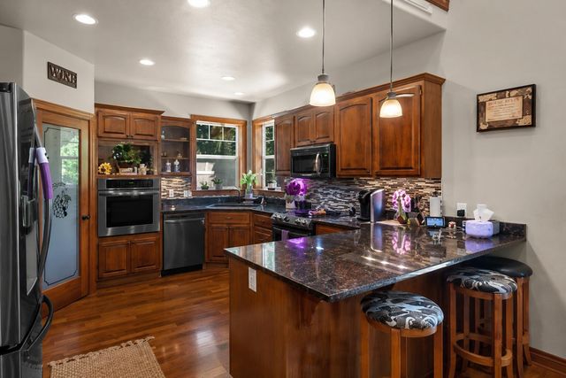 574 Grey Hawk Way, Central Point, OR 97502