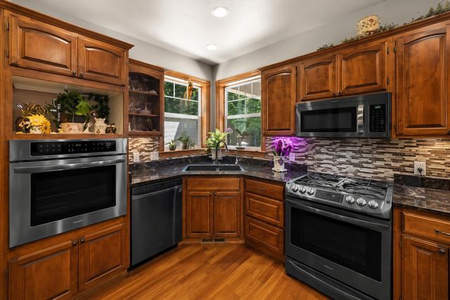 574 Grey Hawk Way, Central Point, OR 97502