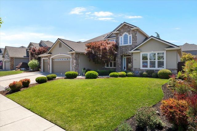 574 Grey Hawk Way, Central Point, OR 97502