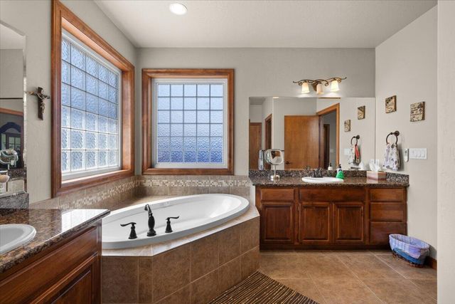 574 Grey Hawk Way, Central Point, OR 97502