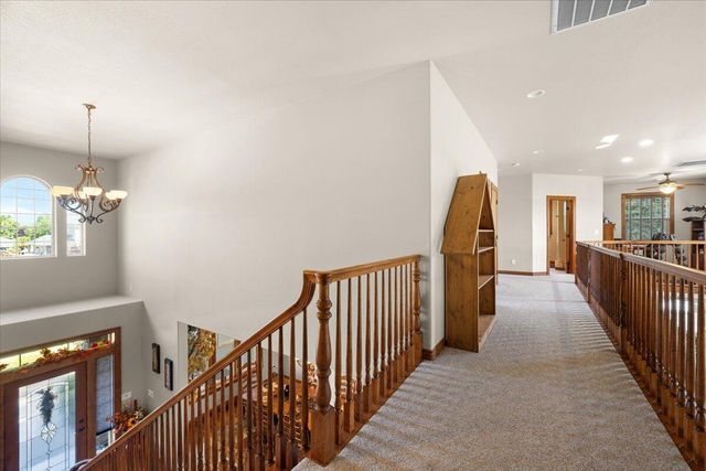 574 Grey Hawk Way, Central Point, OR 97502