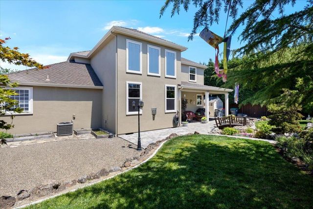 574 Grey Hawk Way, Central Point, OR 97502