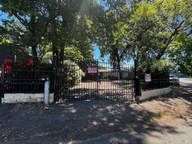 14150 Lakeshore Dr, Clearlake, CA 95422