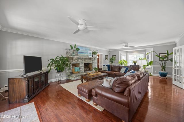 120 Robin Road, Greenville, NC 27858