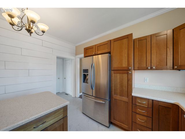 1802 8TH St, Tillamook, OR 97141