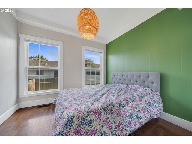 1802 8TH St, Tillamook, OR 97141