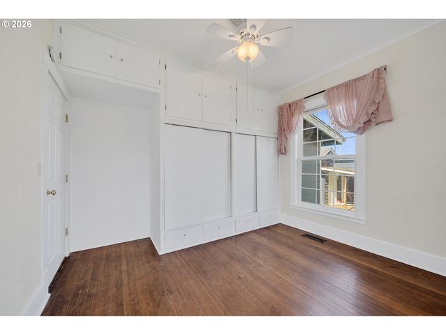 1802 8TH St, Tillamook, OR 97141