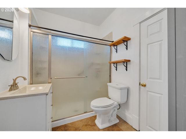 1802 8TH St, Tillamook, OR 97141