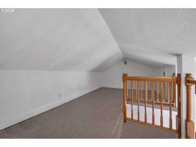 1802 8TH St, Tillamook, OR 97141