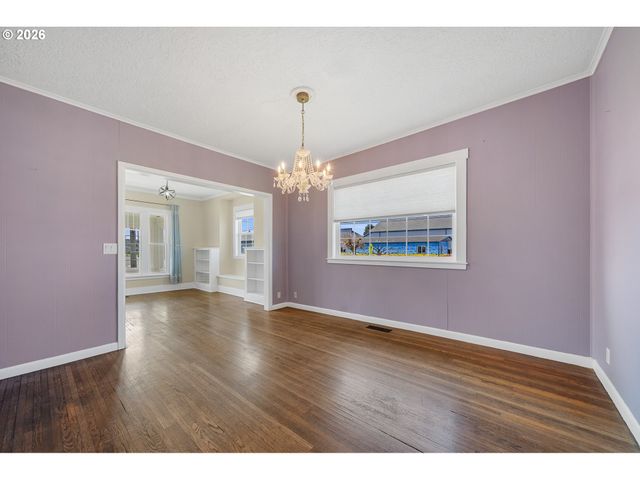 1802 8TH St, Tillamook, OR 97141
